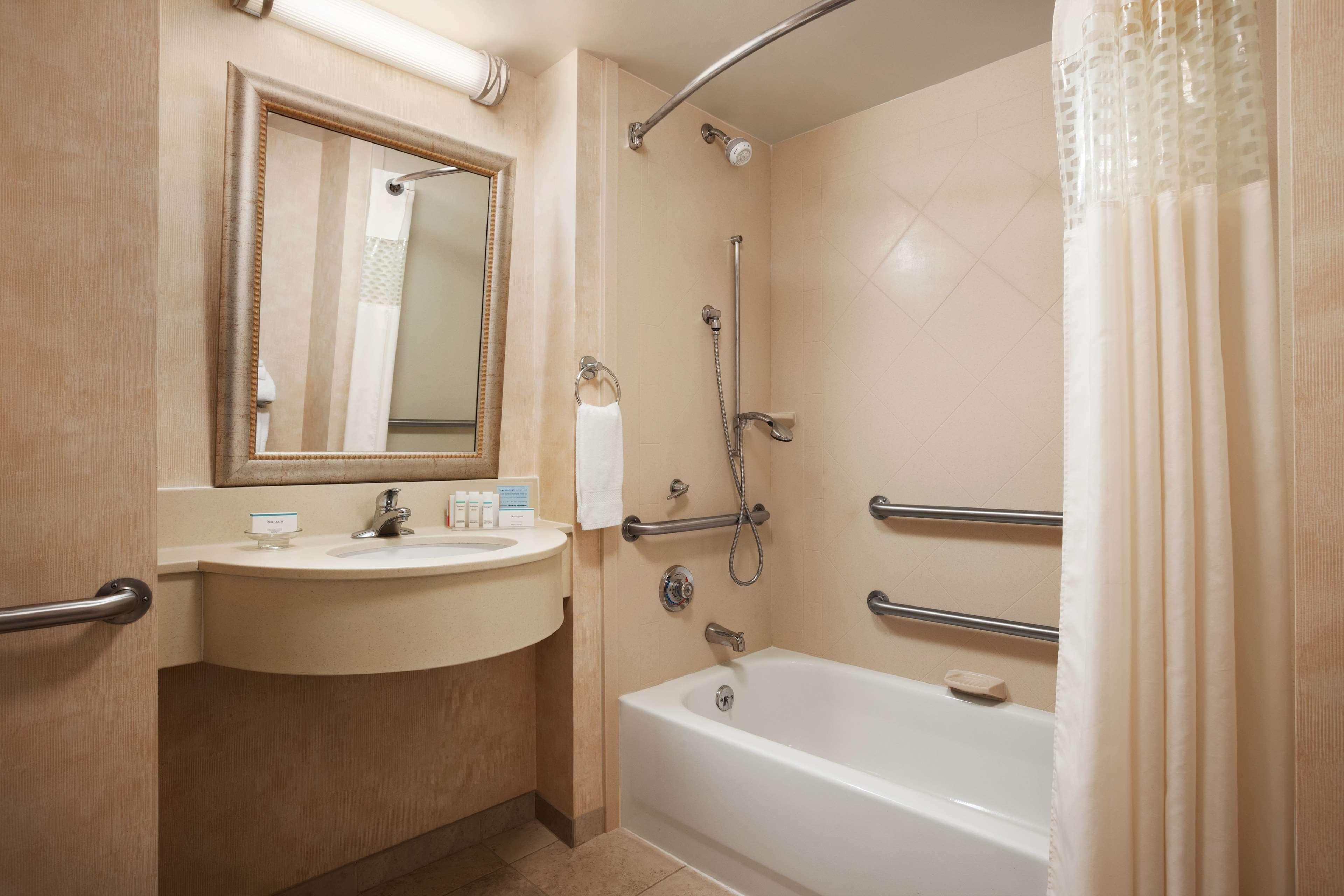 Hampton Inn Geneva Exterior photo