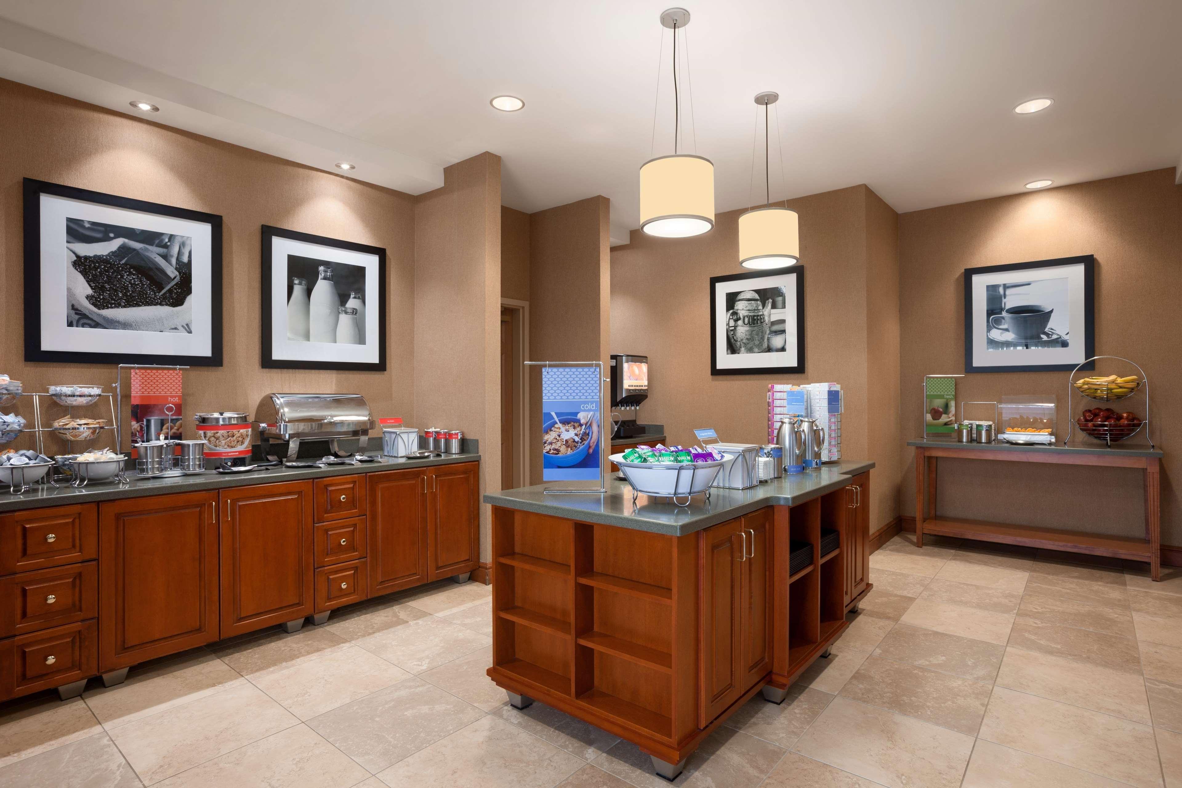 Hampton Inn Geneva Exterior photo