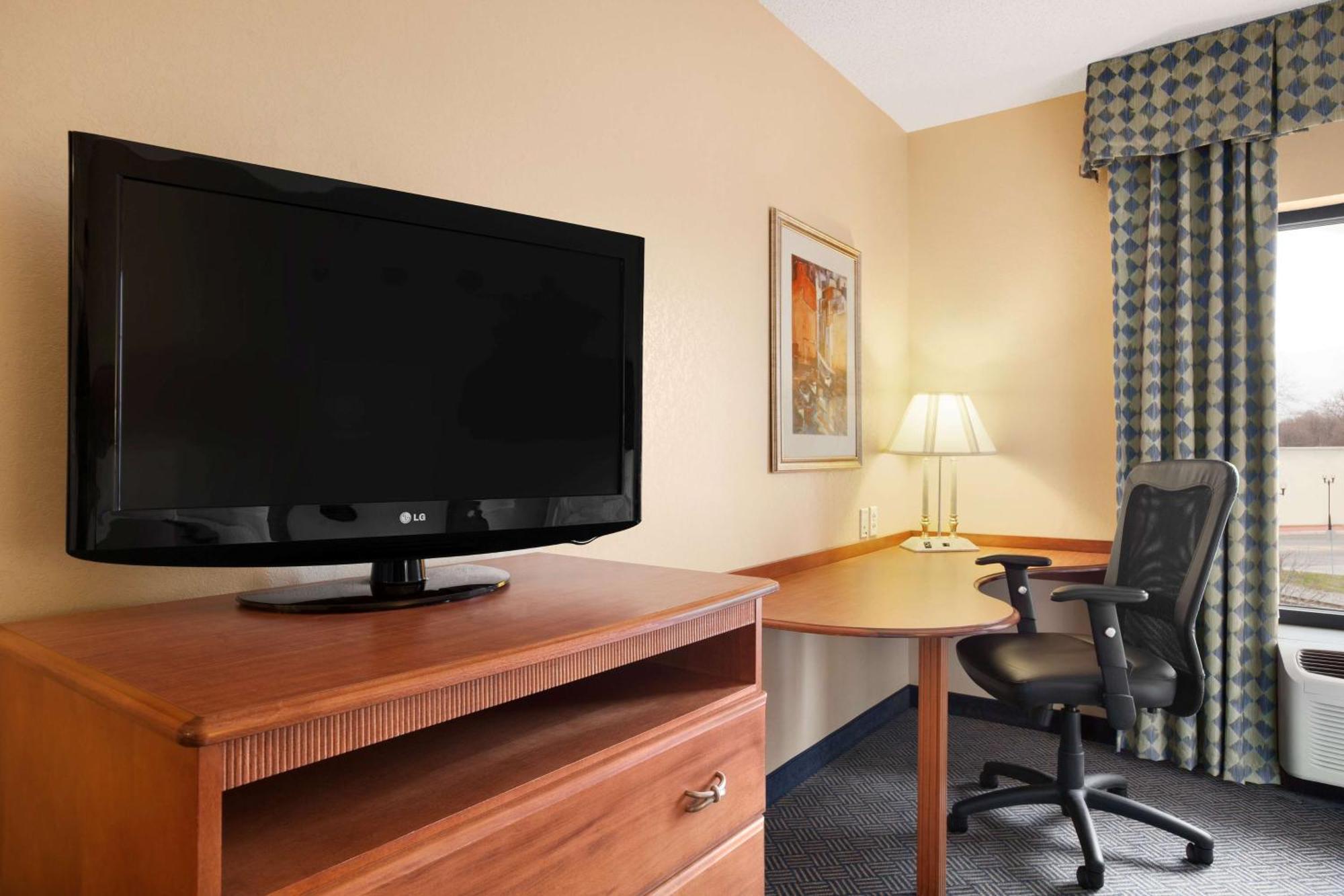Hampton Inn Geneva Exterior photo