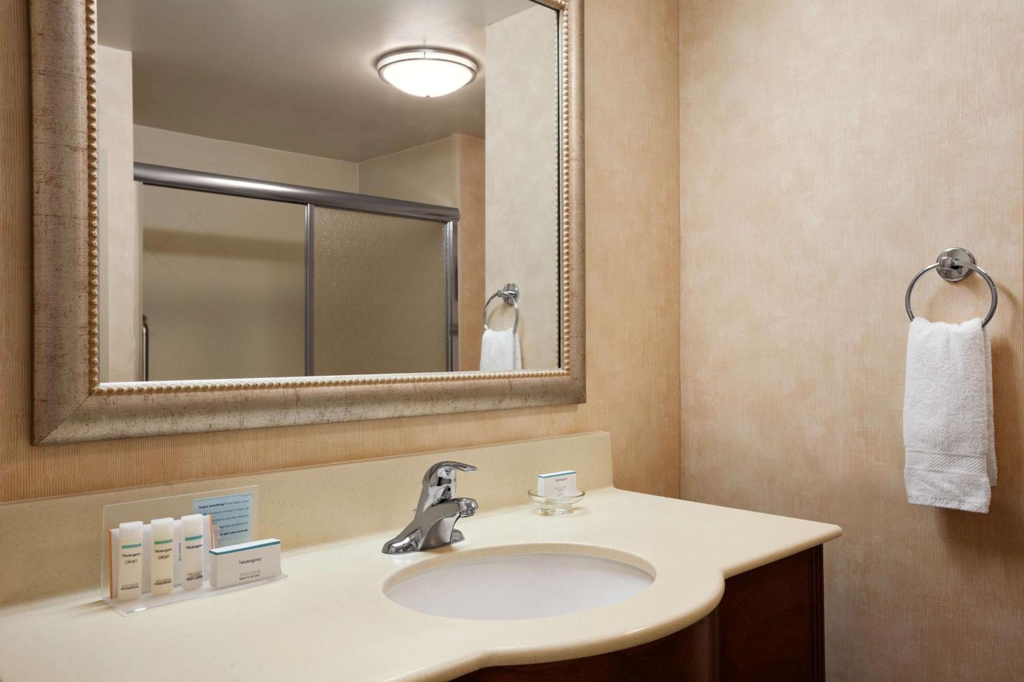 Hampton Inn Geneva Exterior photo