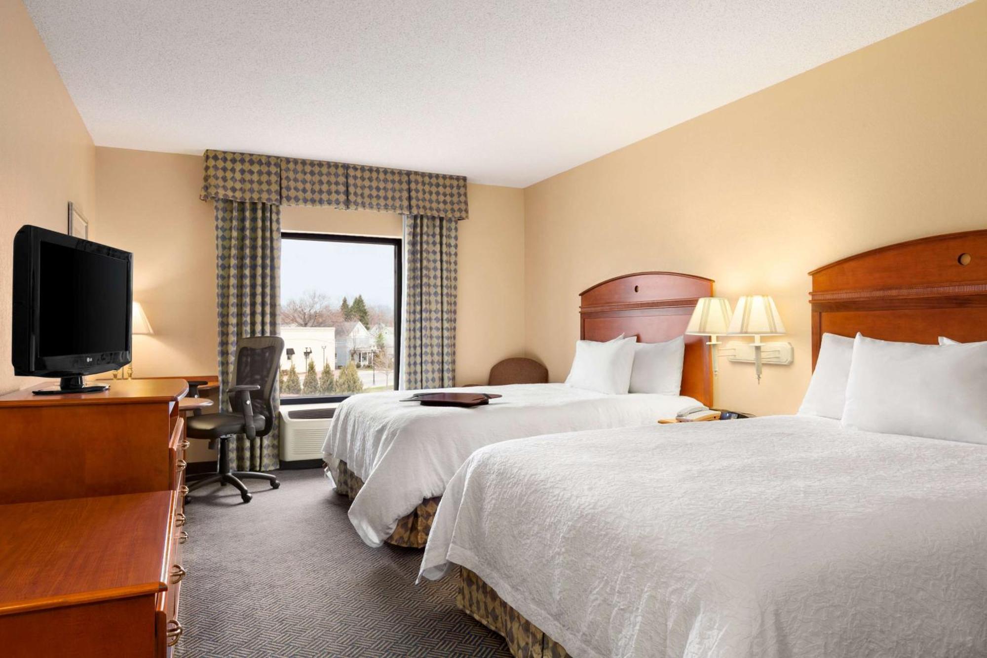 Hampton Inn Geneva Exterior photo
